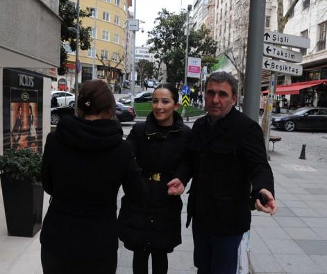 Hagi’nin Şampiyonlar Ligi 2. Turunda Galatasaray  Schalke 04  maçını yorulması için İstanbul’a geldiği öğrenildi. Önceki gün Nişantaşı’nı dolaşan Hagi’nin keyfi bir hayranı yüzünden bozuldu. Bir kadın hayranı Hagi ile hatıra fotoğrafı çektirmek istedi. Hayranını kırmayan Hagi, hatıra fotoğrafı çektirmeyi kabul etti.