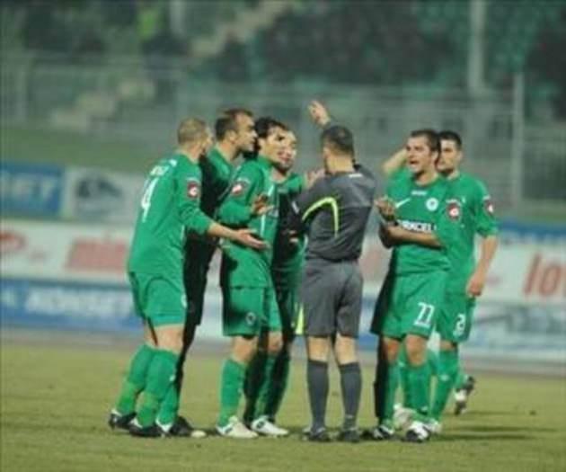 Konyaspor-Fenerbahçe: 2-4 30 Eylül 2005’te Fenerbahçe, Konya deplasmanında muhteşem bir maç çıkardı. Soyunma odasına 2-0 geride giden sarı-lacivertli takım Anelka ve Nobre'nin 2'şer golüyle karşılaşmadan 4-2 galip ayrıldı.