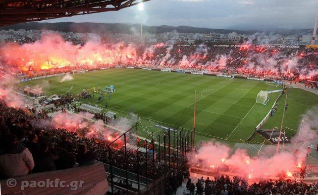 Bunun sebebi ise Selanik'te bulunan Toumba Stadı'nda PAOK taraftarlarının yaktıkları yüzlerce meşaleden dolayı sahaya kaplayan sis bulutu maçın oynanmasını engelledi.