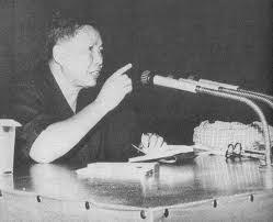 Kendi destekçileri tarafından ömür boyu ev hapsine mahkum edilen Pol Pot, 18 Nisan 1998’de kalp krizinden öldü. Ölmeden önce ölümlerden dolayı vicdanının rahat olduğunu söyleyerek “tek başıma yapmadım” dedi