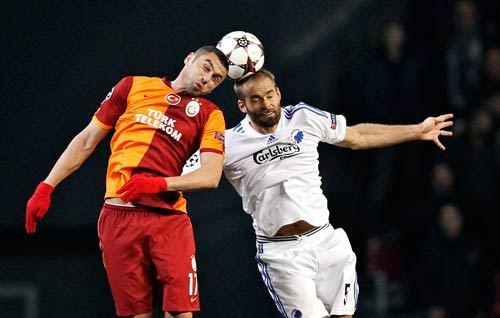 <p>Sakat oyunculardan da faydalanmak isteyen GALATASARAY y&ouml;netiminin,tamamı bu oyunculardan oluşan dilenci şebekesi kuracağını borsaya bildirdi</p>