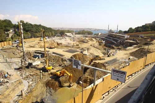 <p><span>Beşiktaş son g&uuml;nlerde &lsquo;simsiyah&rsquo; bir g&uuml;ndemin i&ccedil;inde yer alıyor, ancak siyah-beyazlıların bir de &lsquo;bembeyaz&rsquo; y&uuml;z&uuml; var... O da Vodafone Arena...</span></p>