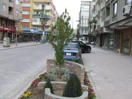 <p>AKHİSAR Bağlı olduğu il: Manisa Nüfusu: 158.857</p>
