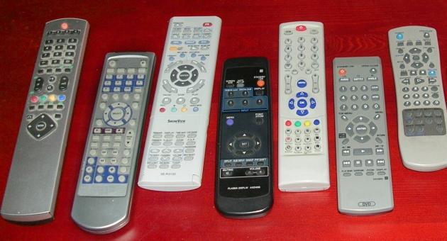 <p>Misafirliğe gittiğinde kumandaya baktın ve kararını verdin. Mantık basit. Az tuş demek az fonksiyon demek, yani fakirlik. Ne kadar işe yaramayan tuş, o kadar zenginlik.</p>