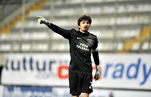 <p>TOLGA'YA VİZE YOK<br />Trabzonspor, Beşiktaş'ın çok istediği kaleci Tolga Zengin'in gidişine izin vermedi. (BUGÜN)</p>