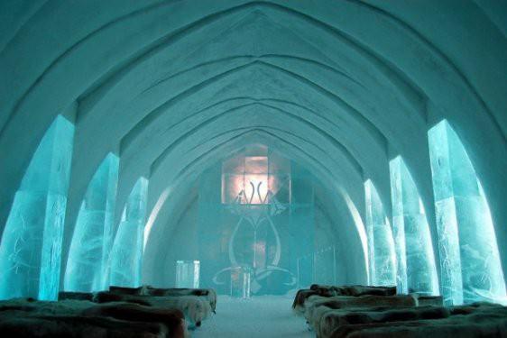 <p>Bu otelde kalmak isteyenler, buzdan yapılmış kilisede de kalabiliyor.</p>