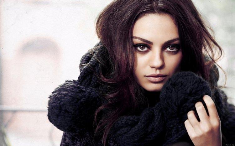 <p><strong>Mila Kunis</strong></p>