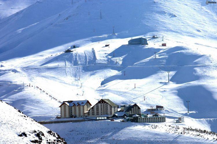 <p><strong>Palandöken;</strong></p>

<p>Erzurum'un en dikkat çeken yerleşim yeridir. Kasım ve Mayıs aylarında karla kaplıdır. Akşam Erzurum manzarası ile tatilin çıkarabilirsiniz.</p>
