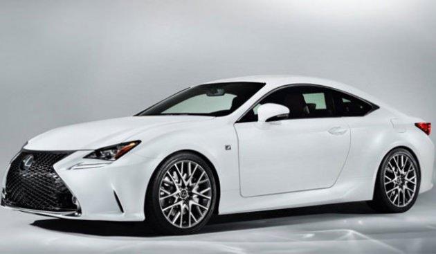<p><strong>Lexus RC F Coupe</strong></p>
<p>Detroit'te de görücüye çıkan RC F Coupe, 500 beygir gücünde V8 motora sahip.</p>