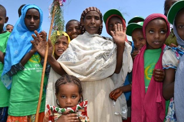 <p>Afrika kıtasında tarihi boyunca bağımsızlığını koruyabilmiş ve s&ouml;m&uuml;rge yapılamamış tek &uuml;lke olan Etiyopya (Habeşistan) d&uuml;nya tarihinin en eski medeniyetlerinden biri. Etiyopya, 80 milyonun &uuml;zerinde n&uuml;fusu ile b&uuml;y&uuml;k bir &uuml;lke. N&uuml;fusunun y&uuml;zde 40'ı ise M&uuml;sl&uuml;man olan Etiyopya, misyonerlerin yoğun &ccedil;alışma yaptığı &uuml;lkelerden biri.</p>