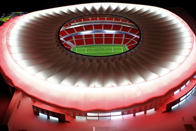<p><span>Roma, kulüp başkanı James Pallotta ve Roma Belediye Başkanı Ignazio  Marino'nun katıldığı törenle taraftarlarına yeni stat projesinin tanıttı.</span></p>