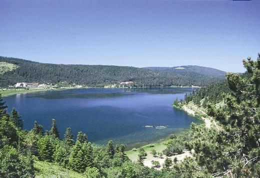B&uuml;y&uuml;leyici Abant => Ne bisiklet ne g&uuml;r&uuml;lt&uuml; diyenler ise g&ouml;l&uuml;yle meşhur Abant&rsquo;ı tercih edebilir.