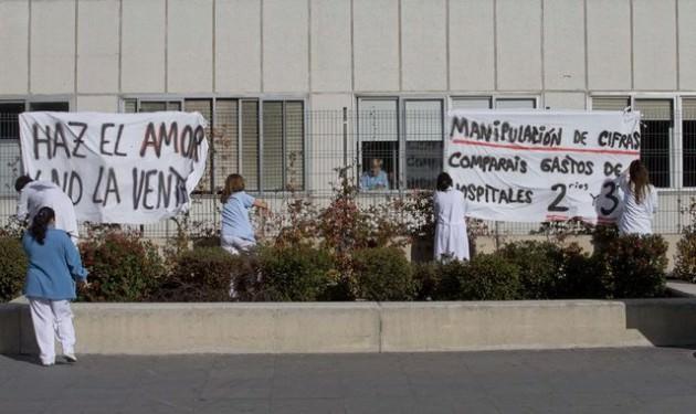 İspanya'da halk bütçe kısıtlamalarını, sağlık sektörünün kısmen özelleşitirilmesini ve yeni yasal düzenlemelerini protesto etmek için eylem yapmaya devam ediyor. 