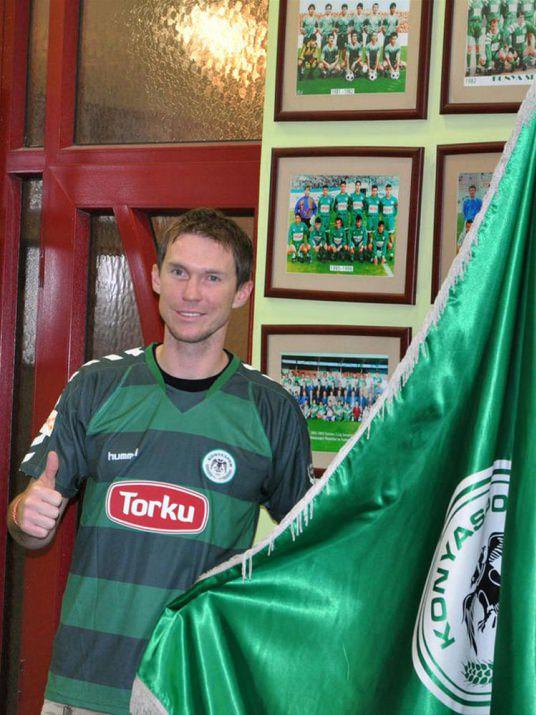 <p><strong>Alexandr Hleb</strong></p>
<p>Ara transferin ilk sürprizini Torku Konyaspor kadrosuna önemli bir ismi katarak yaptı. Yeşil-beyazlılar, daha önce Arsenal ve Barcelona forması giyen 33 yaşındaki Alexander Hleb'le sözleşme imzaladı.</p>