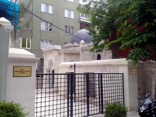 <p>Ahmed Cevad Paşa Türbesi<br /><span><br /> Hoca Üveys Mah. Emir Buhari Sk. Emir Buhari Camii Bahçesi Malta-Fatih<strong></strong></span></p>