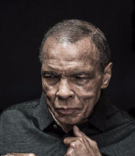 <p>Yakalandığı parkinson hastalığıyla 32 yıldır m&uuml;cadele eden Ali, ge&ccedil;tiğimiz Cumartesi g&uuml;n&uuml; 74 yaşında hayata veda etmişti.</p>

<p>&nbsp;</p>
