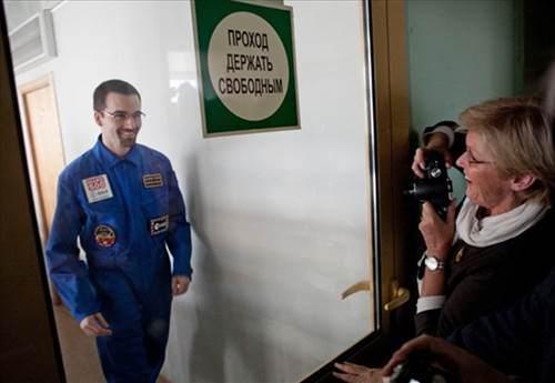 <p>Mars'a gidecek astronotların fiziksel sağlıkları ve performanslarının görevleri boyunca iyi tutulabilmesi için kendilerine kalori ve mineral hakkında da bilgilendirme yapılacak. Mönünün ayrıca astronotların psikolojik sağlıklarını da güvence altında tutması gerekiyor.</p>