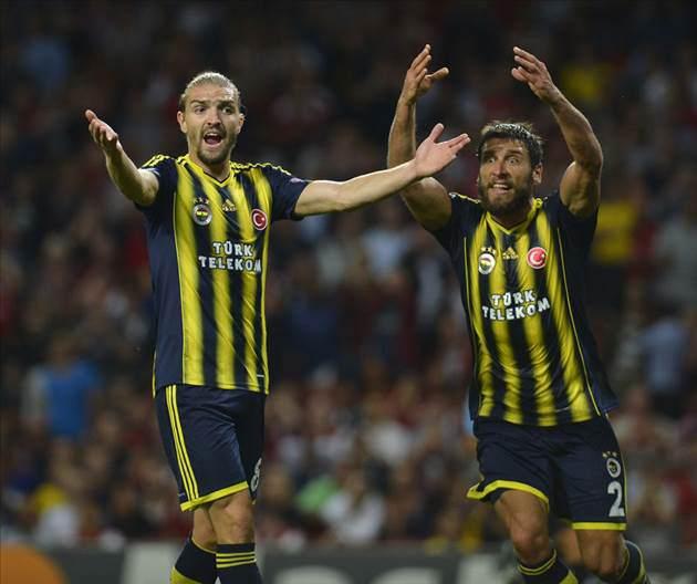 <p>Fenerbahçe direkleri niye dövüyor ki?</p>
