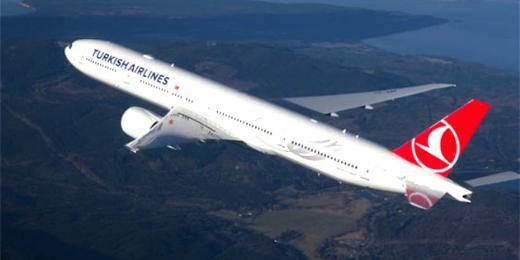 <p>Normalde THY Brezilya’da Sao Paulo üzerinden aktarmalı olarak Arjantin’in başkentine tarifeli uçuyor. Seferler yolcu yoğunluğuna göre Boeing 777-300ER veya Airbus A340-300 tipi uçaklarla gerçekleştiriliyor. Erdoğan’ın geri dönüş seferinde Buenos Aires’ten İstanbul’a kat edeceği uçuş mesafesi ise 12 bin 200 kilometre.</p>
