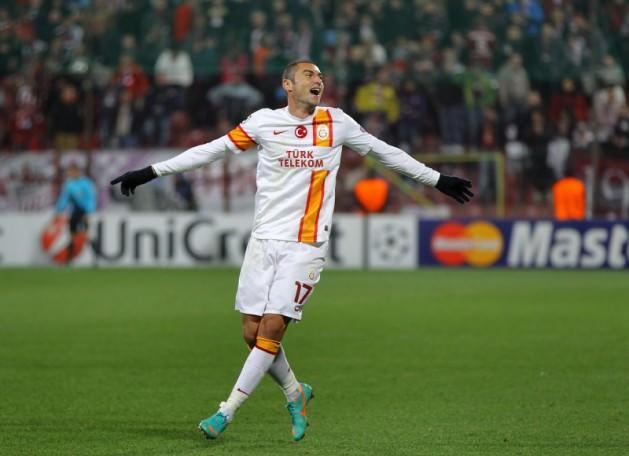 <p>Galatasaray önce Romanya deplasmanından Burak Yılmaz'ın hat-trick'iyle 3 puan çıkardı. İki hafta sonra, ilk maçta salladığı ama yıkamadığı grup lideri Manchester United'ı Arena'da konuk eden Galatasaray, büyük heyecana sahne olan 90 dakikadan, yine Burak Yılmaz'ın golüyle galip ayrıldı. Kabus, artık rüyaya dönüyordu.</p>