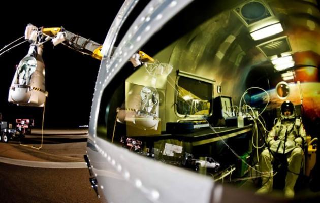 — Baumgartner, atlayışından önce telsizden yaptığı konuşmada, "Bazen ne kadar küçük olduğunuzu görmek için çok yükseklere çıkmanız lazım" dedi.