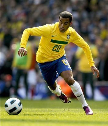 Lucas Moura Eski takımı: Sao Paolo Yeni takımı: Paris Saint Germain Bonservis : 40 milyon Euro