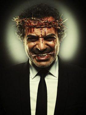 Bade İş&ccedil;il, Halil Erg&uuml;n, Sermiyan Midyat, &Ouml;zlem Tekin Arzu Yanardağ, K&uuml;&ccedil;&uuml;k İskender, Nihan Buruk, Foma, Pragma gibi &uuml;nl&uuml; isimler ve gruplar Turgut'un &ccedil;ektiği fotoğraflarda acıları ve korkularıyla y&uuml;zleşti. (Sermiyat Midyat)