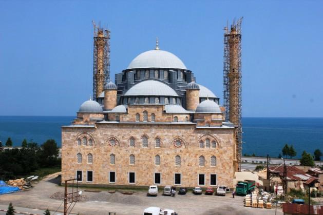 Kendine hayran bıraktıran cami