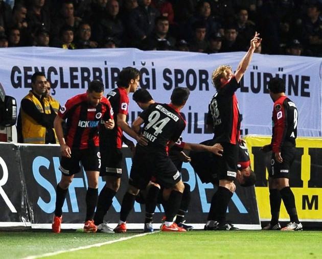 Fenerbahçe akıllı. Galatasaray'a Kadıköy'de şampiyon olma şansı vermeyecekler. Cimbom daha önceden ilan edecek şampiyonluğunu. 