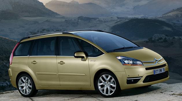 Citroen C4 Picasso 1.6 HDi Sınıfı: C, MPV - 112 hp, 270 nm - MCP, 6 ileri, yarı otomatik Ortalama Tüketim: 4,8 Başlangıç Fiyatı: 59.300 YORUM: Aile ihtiyaçları için. Yakında yeni kasası gelebilir. Motor ve şanzımanı sorunsuz, araç geniş ve ferah. Ben olsam beklerim.