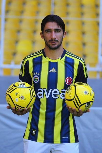 MEHMET TOPAL (FENERBAHÇE) Yıldızı Galatasaray'da parlayan, ardından İspanya'nın yolunu tutan Mehmet Topal, Valeancia'dan Fenerbahçe'ye transfer oldu.