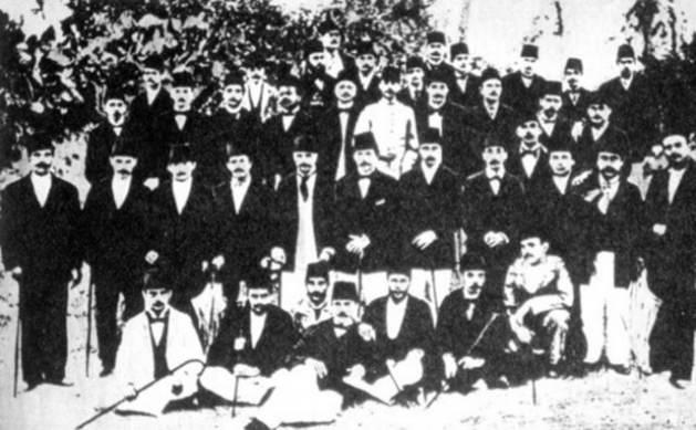 <p>YENİ OSMANLILAR CEMİYETİ - 1865, İstanbul - Genel Başkan Mustafa Fazıl Paşa</p>