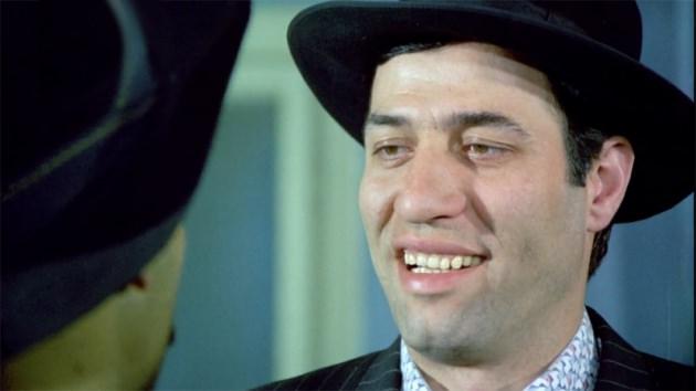 <p>-salak lafını katiyen kabul etmiyorum, bütün kabahat eşeğin.</p>