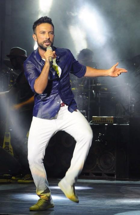 <p><strong>Tarkan</strong></p>
<p>Beykoz Öğümce Köyü'nde çiftlik, Tarabya Sümer Korusu'nda 2.1 milyon YTL değerinde villa, Arnavutköy'de tarihi köşk, Newyork'ta daire (Manhattan'da 1999 yılında 'mortgage' sistemiyle 450 bin dolara aldığı dairenin değeri 4 milyon dolara ulaştı. Sanatçı yüzde 5 gibi düşük bir faiz oranıyla satın aldığı dairenin borcunu toplam 24 yılda ödeyecek), Los Angeles'ta studio daire, iki cip, bir otomobil.</p>
<p><strong><br /></strong></p>