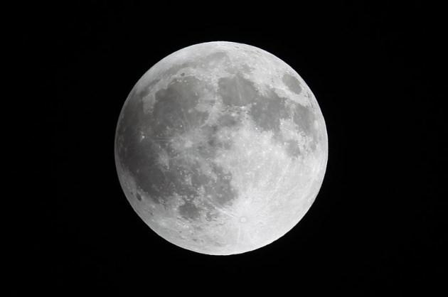 Tutulma, dünyanın uydusu olan Ay'ın gezegenin gölgesine girmesi ile başlıyor. Uydunun tam olarak gezegenin gölgesine girmesi ile birlikte de kanlı ay tutulması olarak adlandırılan tutulma olayı yaşanıyor.