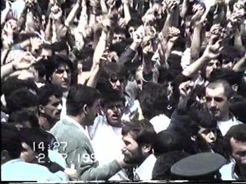 2 Temmuz 1993’de meydana gelen ve 35 kişinin yanarak ve dumandan zehirlenerek hayatını kaybettiği Sivas Olayları’nın kamuoyu tarafından bilinmeyen fotoğrafları ortaya çıktı.