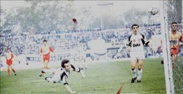 Galatasaray-Beşiktaş: 2-3 20 Nisan 1991 tarihinde Galatasaray Tanju Çolak ve Ulvi'nin erken gelen golleriyle derbi maçında 2-0 öne geçti. Ali Gültiken(2) ve Feyyaz Uçar'ın golleri siyah-beyazlı takımı, şampiyonluk için yarıştığı ezeli rakibi karşısında zafere taşıdı.