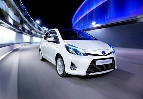 Hem elektrik hem benzinli motora sahip Yaris Hybrid, iki motorun bir arada en verimli şekilde çalışması, enerji tasarrufu sağlayan kendi kendini şarj edebilme teknolojisi, üstün yakıt ekonomisi, düşük kullanım maliyeti, çevreci, sessiz ve keyifli sürüş deneyimi özellikleri ile modern şehirlinin ideal otomobili ünvanını hakediyor. Göz alıcı tasarım detayları ve sportif görünüşüyle Yaris Hybrid, 48 bin 750 TL’den başlayan özel tanıtım fiyatıyla Ekim ayında satışa sunuluyor.