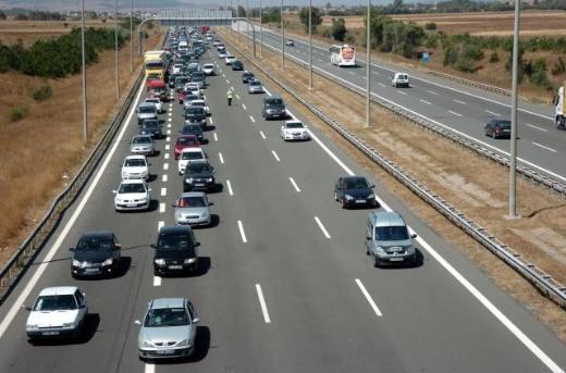 Aksine bir işaret bulunmadıkça araçlarını, gidiş yönüne göre yolun sağından; çok şeritli yollarda ise yol ve trafik durumuna göre hızının gerektirdiği şeritte sürmemek 166 lira.