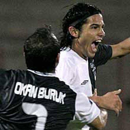 Ali Güneş   Oynadığı takımlar: Fenerbahçe-Beşiktaş 