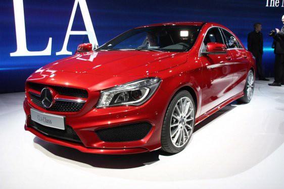 CLA ilk olarak Detroit Otomobil Fuarı'ndan önce yapılan bir medya resepsiyonunda tanıtıldı. Yeni model Mercedes yelpazesinde C Sınıfı'nın altında yer alacak.