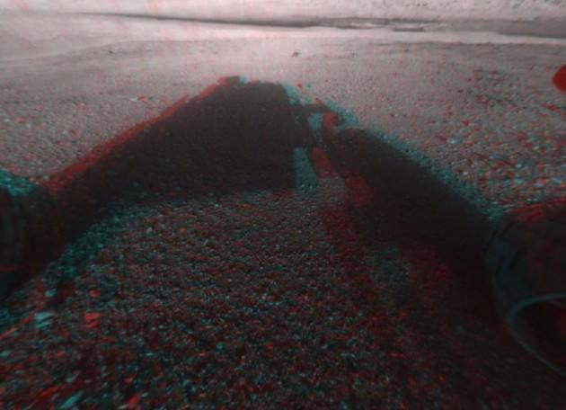 Gezegenin kuzeyine iniş yapan robot, Gala kraterinin kenarını renkli olarak görüntüledi.