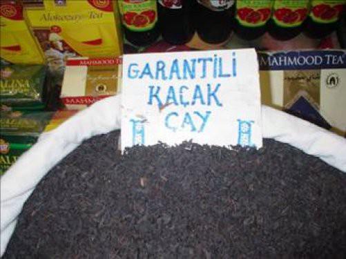 <p>Kaçak çaylar, kimyasal renklendiriciler hatta domuz kanıyla renklendiriliyor.</p>