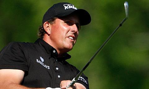 3- Phil Mickelson  2012’de tüm zamanların en iyi golfçüleri listesine giren Phil Mickelson, Callaway, Barclays, KPMG, Rolex, Phizer ve Exxon ile yaptığı sponsorluk anlaşmalarıyla 2012’de 37 milyon dolar kazandı.  Michelson’un marka değeri ise 26 milyon dolar.