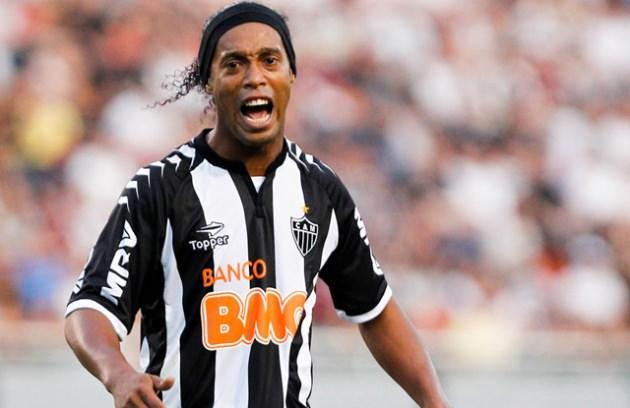 <p>Ronaldinho, 13 yaşındayken takımının 23-0 kazandığı karşılaşmada tüm golleri attı ve basının dikkatini çekti.</p>