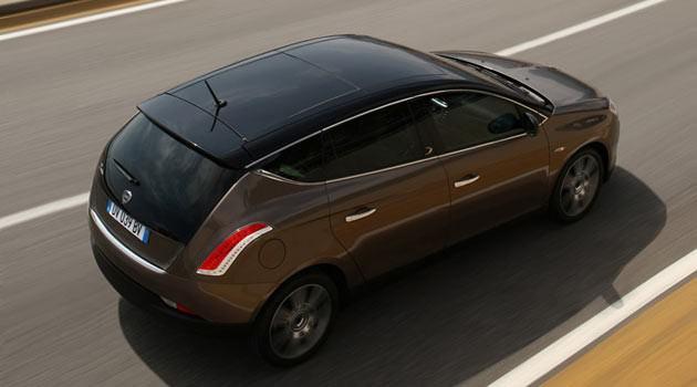 Lancia Delta 1.6 Multijet Sınıfı: C - 120 hp, 300 nm - Dualogic, 6 ileri, yarı otomatik Ortalama Tüketim: 4,6 Başlangıç Fiyatı: 59.520 YORUM: Fiat Bravo’nun sosyetik ikizi. 4 yılda yollarda sadece iki defa görebildim. Üçüncü olmak isterseniz bekleriz