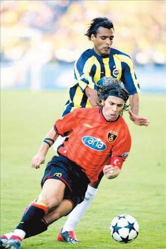 13- Galatasaray 4 - Fenerbahçe 4 -- 5 Haziran 1983 -- Ali Şen soyunma odasına inmiş, futbolcularına "Başarınız galibiyetten de büyüktür" diyordu. Ali Şen gibi iddialı bir ismin galibiyetten öte gördüğü beraberliğin ardındaysa 48. dakikada 4-1 yenik duruma düşen takımının skoru 4-4-'e getirmesi yatıyordu.