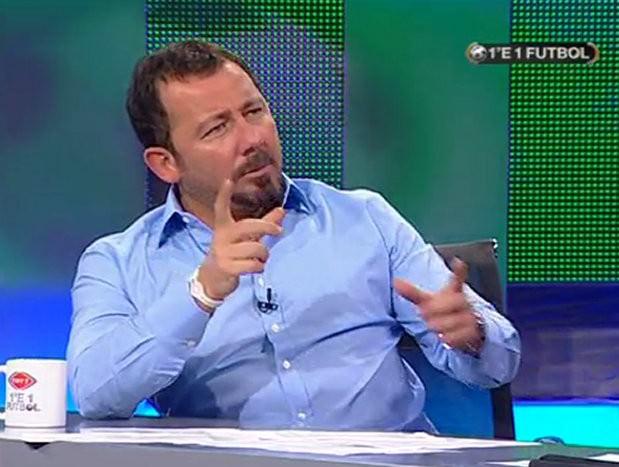 "Yetenek Sizsiniz"de beraber jüri koltuğunda oturduğu ünlü televizyoncu Acun Ilıcalı'nın hakkında "Sürprizlerle dolu bir insan. Herkes ağzından bir saniye sonra ne çıkacağını bekliyor. Bu yüzden de reytingi hep çok yüksek" yorumunu yaptığı Yalçın, reklamların da gözdesi...