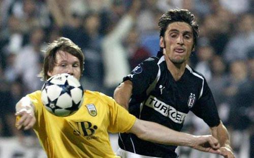 <p><strong>2. Tayfun Korkut</strong><br />1995-2000 yılalrı arasında Fenerbah&ccedil;e'de forma giyen oyuncu 2004-2005 yılları arasında da Beşiktaş i&ccedil;in ter d&ouml;kt&uuml;.</p>