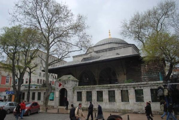 <p>Hatice Sultan Türbesi</p>
<p>Kalenderhane Mahallesi Şehzade Caddesi Şehzade Camii avlusu Şehzadebaşı - Fatih</p>